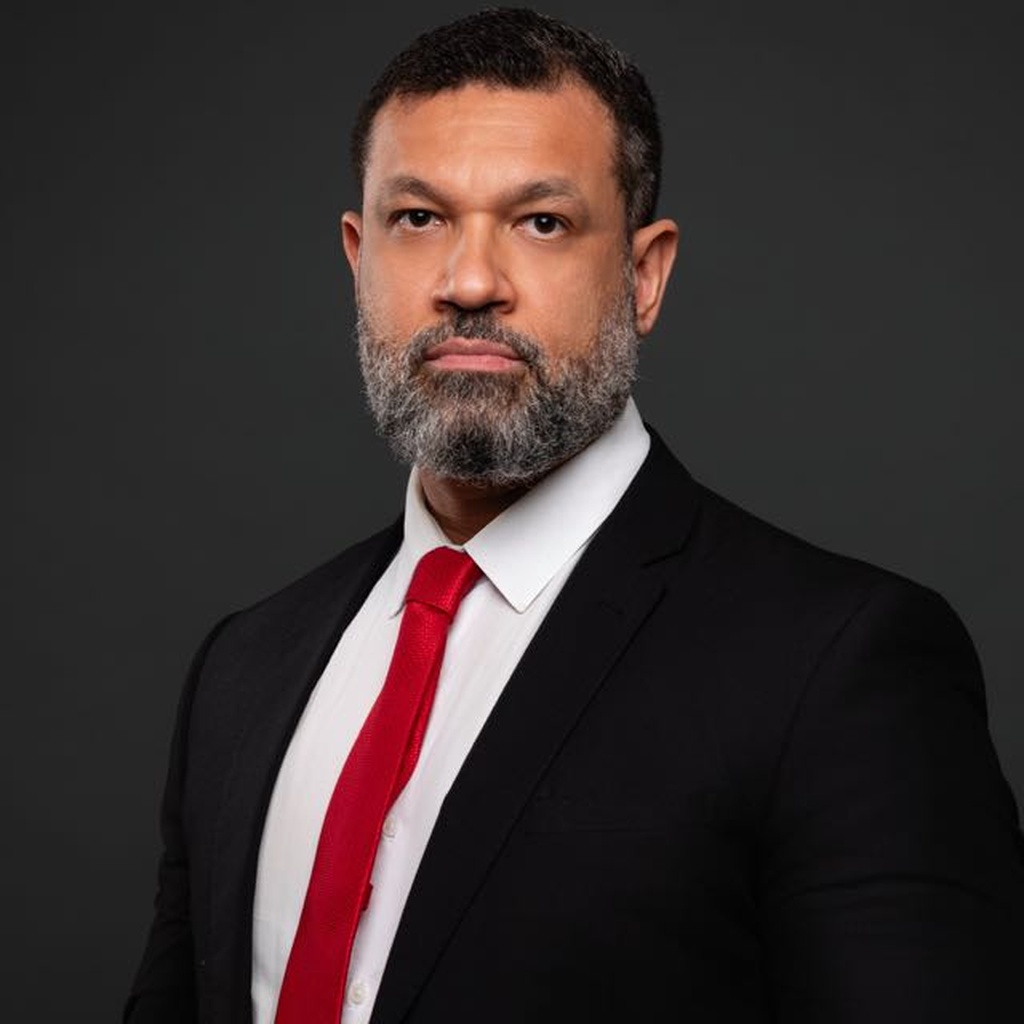 Dr. Peterson Teixeira